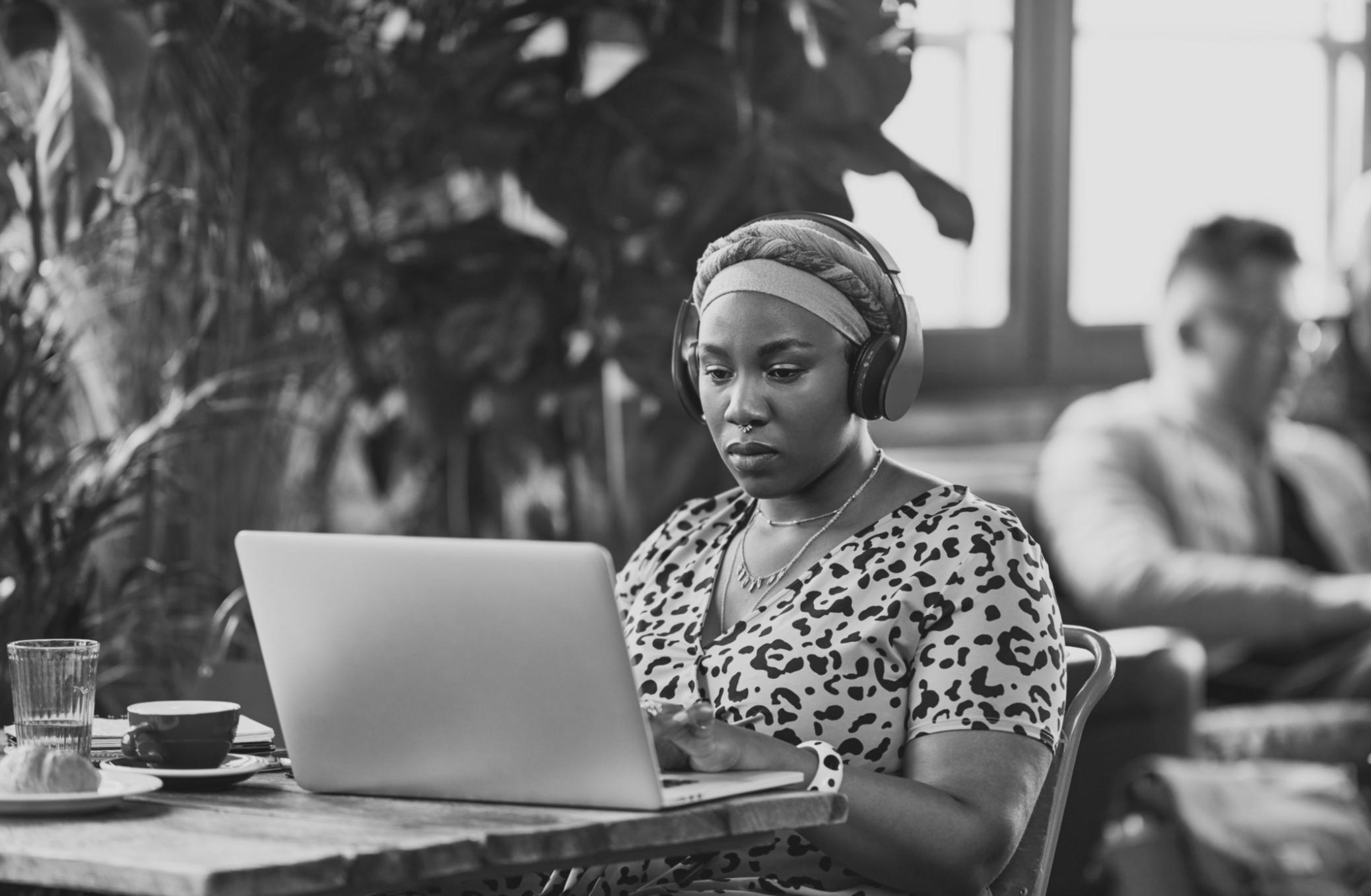 Formateur travaillant sur l'organisation de ses modules