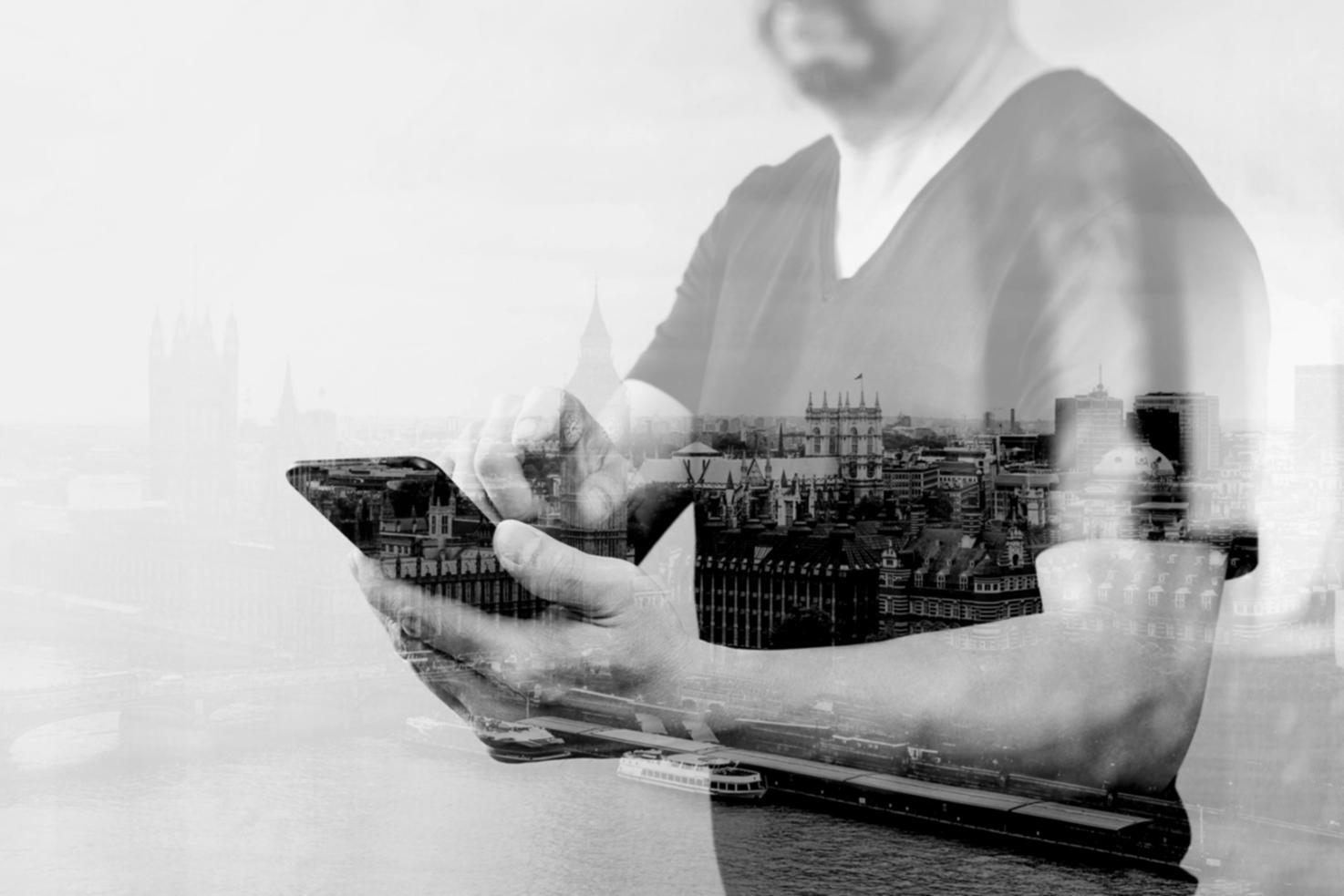 Apprenant suivant un cours structuré en ligne sur l'optimisation de contenu